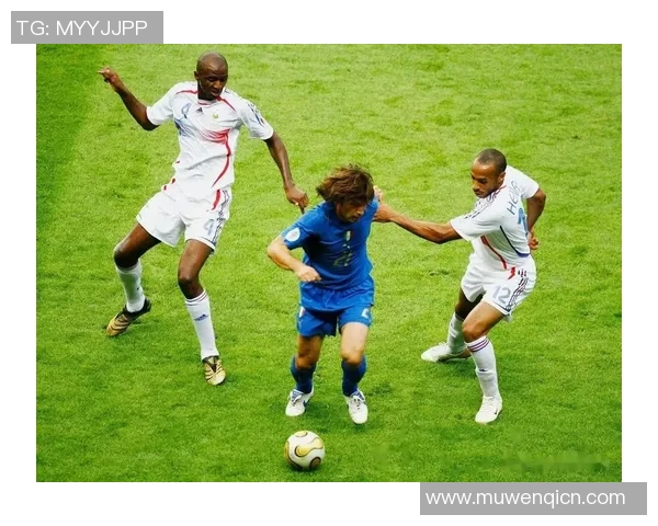 退役足球巨星的传奇人生与赛场之外的精彩故事